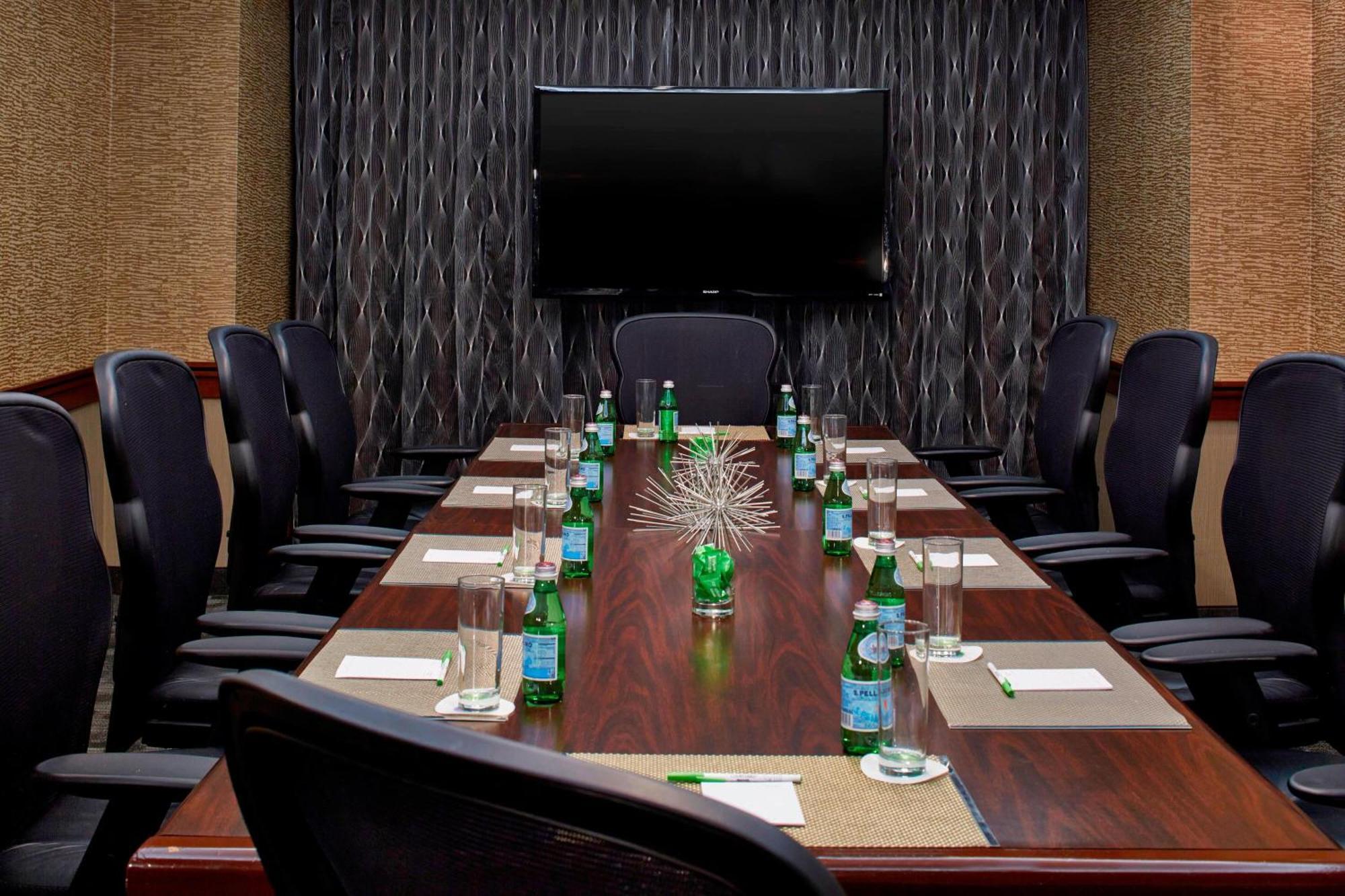 Hotel Courtyard By Marriott Mall Of America 3*