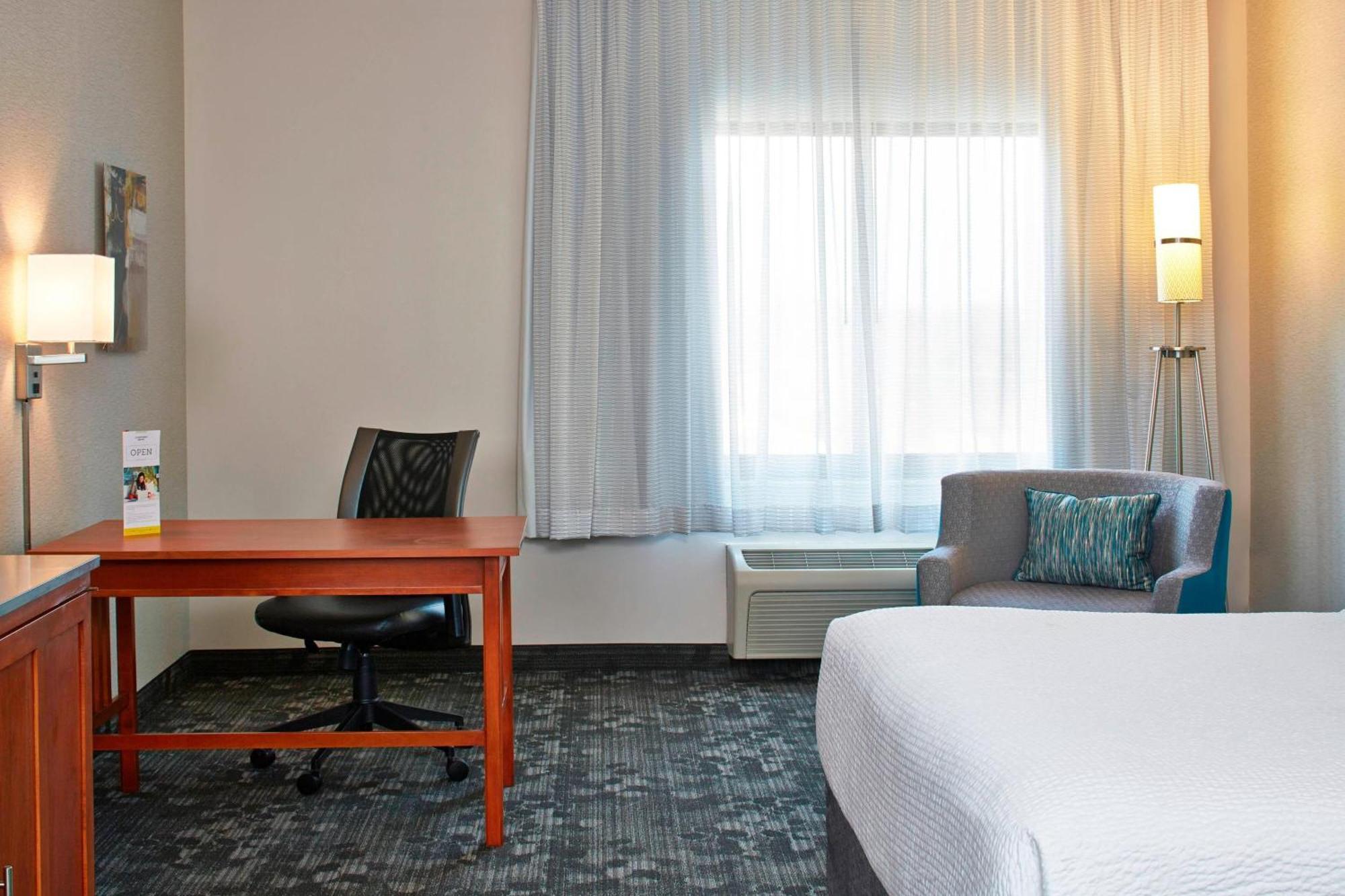 Courtyard By Marriott Mall Of America 3*